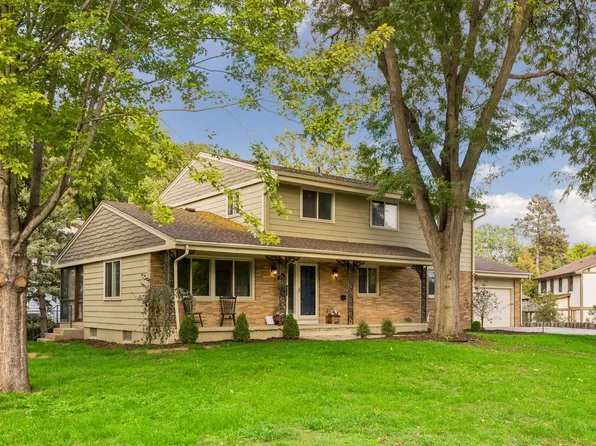 1525 Saint Croix Cir, Golden Valley, MN 55422