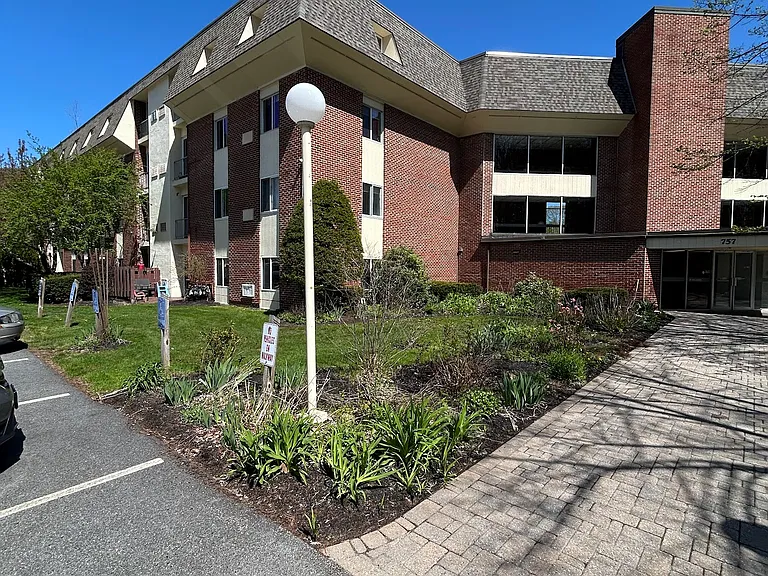 757 Main St #32 — Photo 25