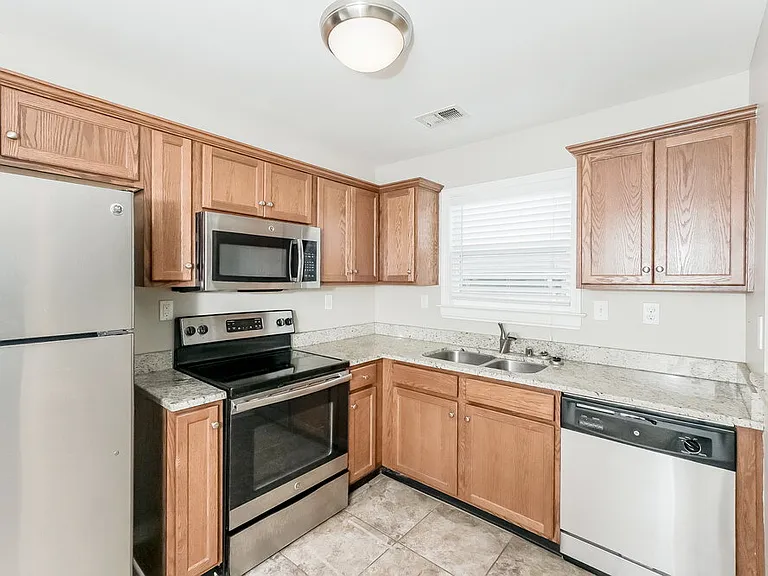 1818 Jefferson Ave — Photo 7