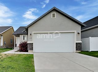 1742 E Shadow Dr, Eagle Mountain, UT 84005