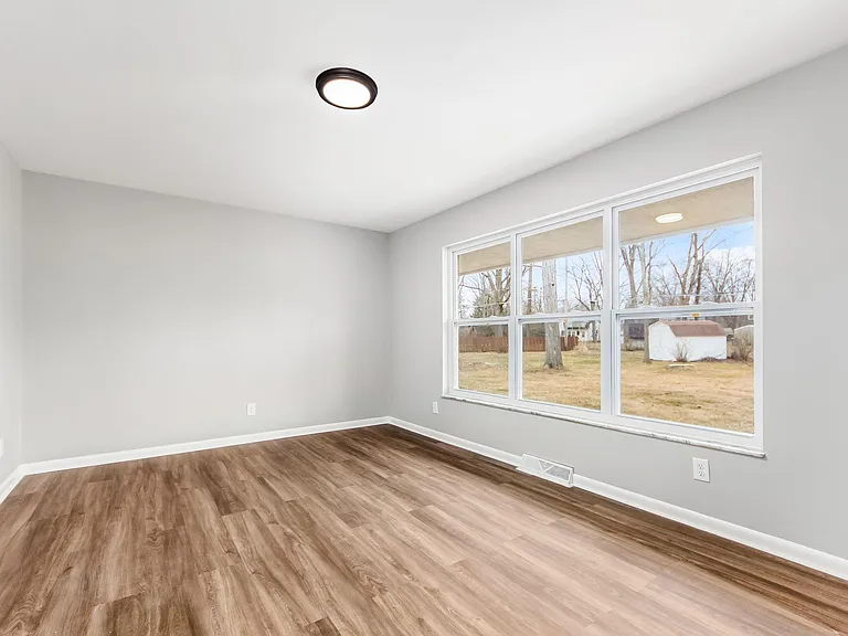 2652 Maplewood Dr — Photo 13