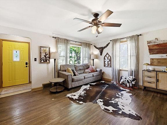 3rd image of 318 13th Ave N