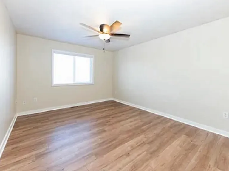 402 E Valleyview Ave — Photo 4