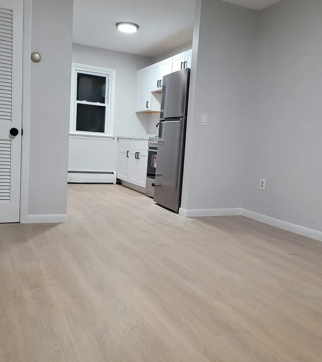 Studio, $1,250 — Photo 1