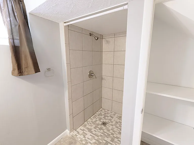 1025 Kent St — Photo 21