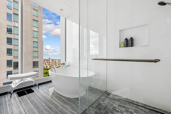 Bathroom, photo 1