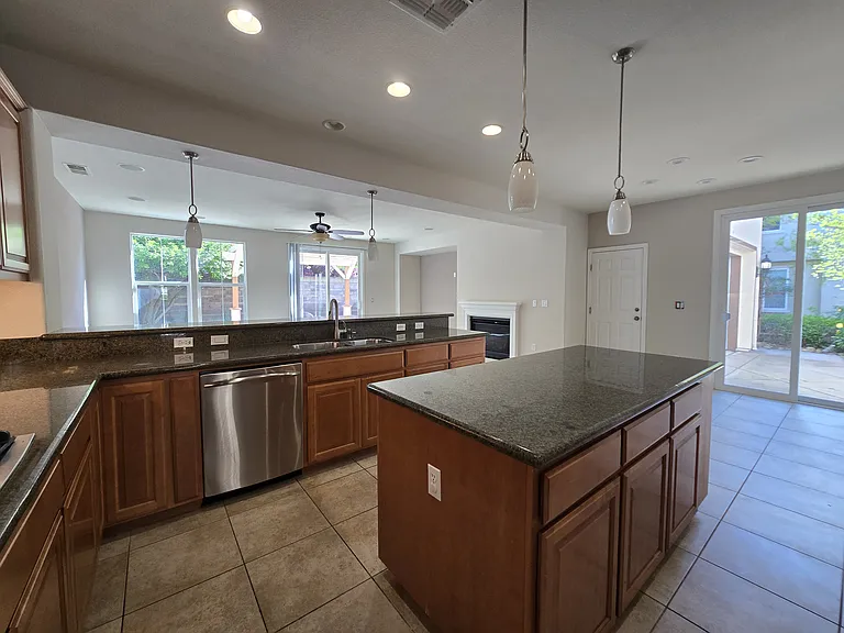 626 W La Canada Ave — Photo 15
