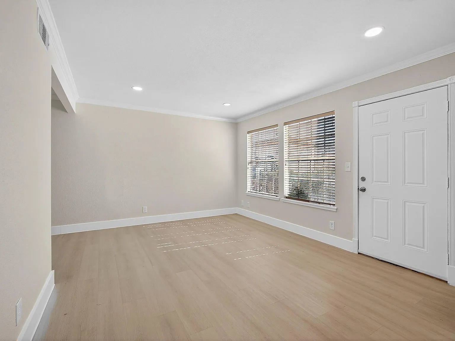 2 bed, 1.5 bath, 1068 sqft, $1,600 — Photo 3