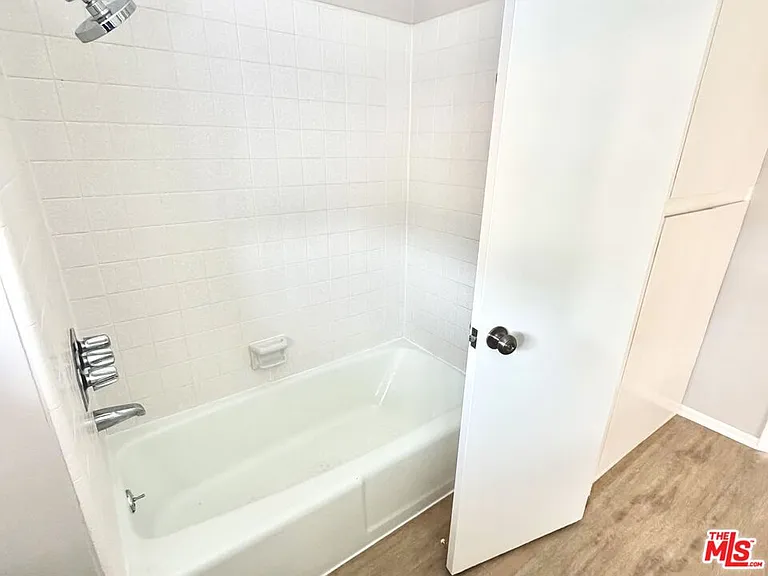 1818 Kelton Ave #104 — Photo 8
