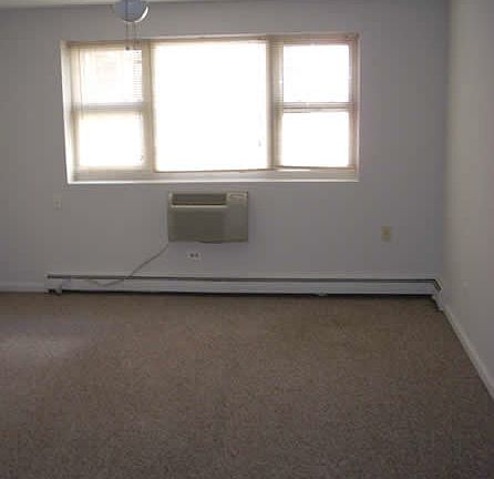 2nd image of 5747 N Winthrop Ave APT 210