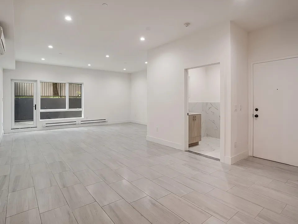 151 W 9th St #1