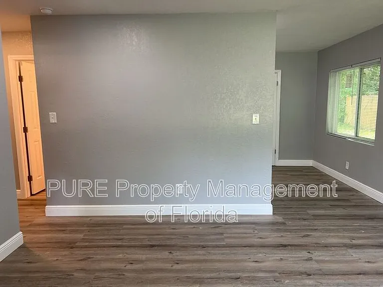 1135 NE 9th Ave — Photo 6