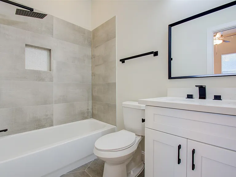 1733 Tuam St — Photo 30