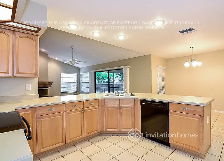 1406 Clarion Dr — Photo 8