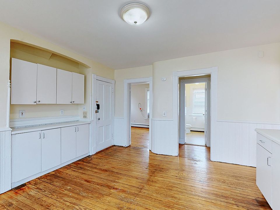 Tree Lined Building in the Heart of East Rock Apartment Rentals New