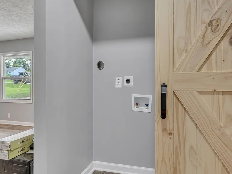 2923 Emery Dr — Photo 12