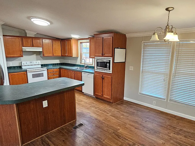 114 Pittman Rd — Photo 9