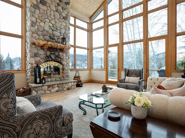1064 Steamboat Blvd, Steamboat Springs, CO 80487