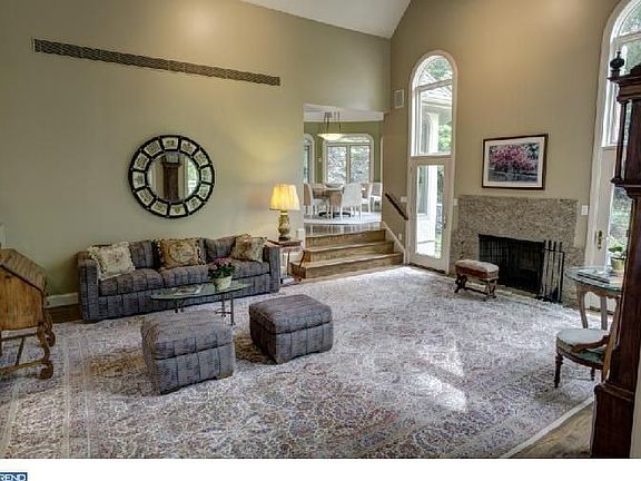 4th image of 2 Hearth Ln