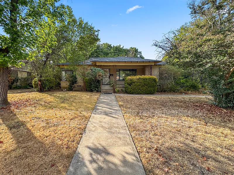 3 bed, 1.5 bath, 1438 sqft, $2,100 — Photo 1