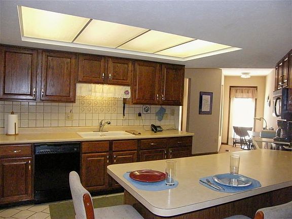3rd image of 640 Thoma Pl