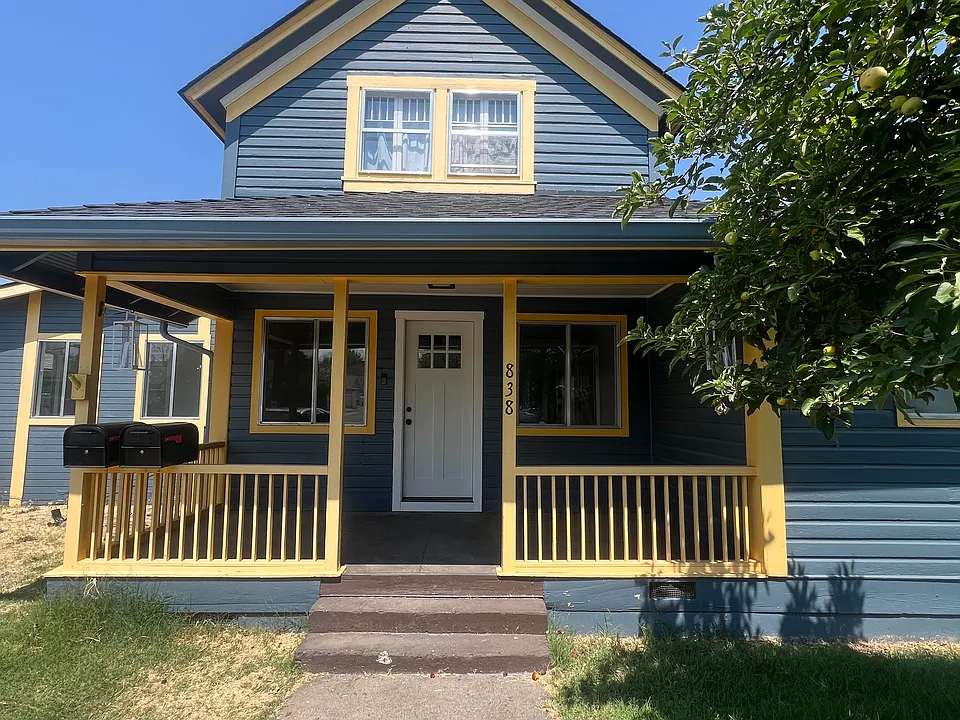 838 Dakota Ave