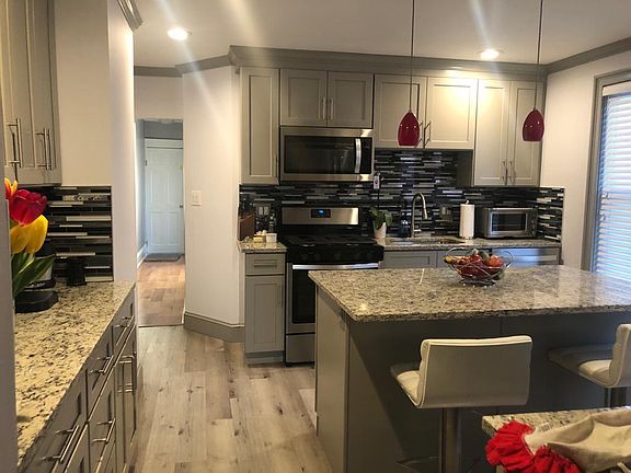 4th image of 230 Campbell Ave #3