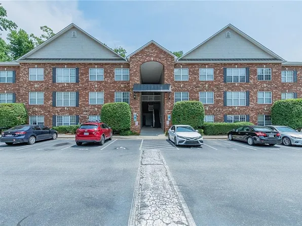 5236 Hilltop Rd Unit 204, Jamestown, NC 27282