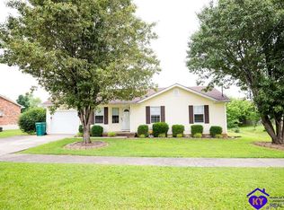 2009 S Woodland Dr, Radcliff, KY 40160
