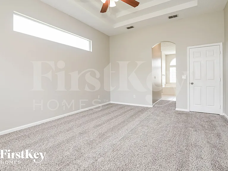 2352 Longmont Dr — Photo 10