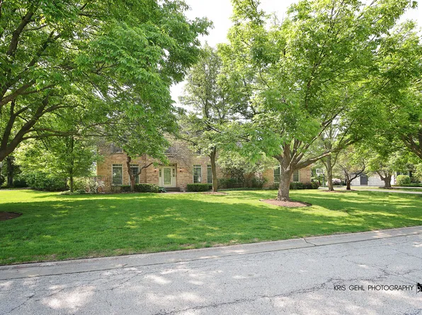 36708 N Old Woods Trl, Gurnee, IL 60031
