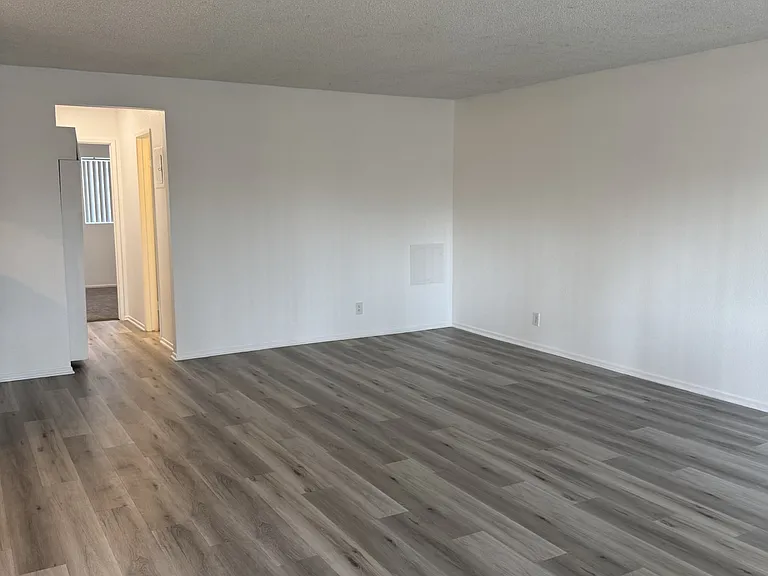 Oasis Apartments — Photo 8