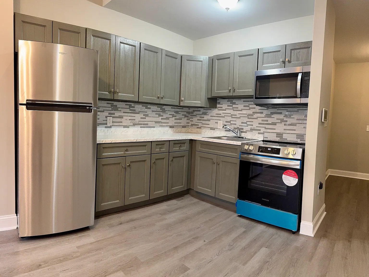 2403 N Park Ave — Photo 2