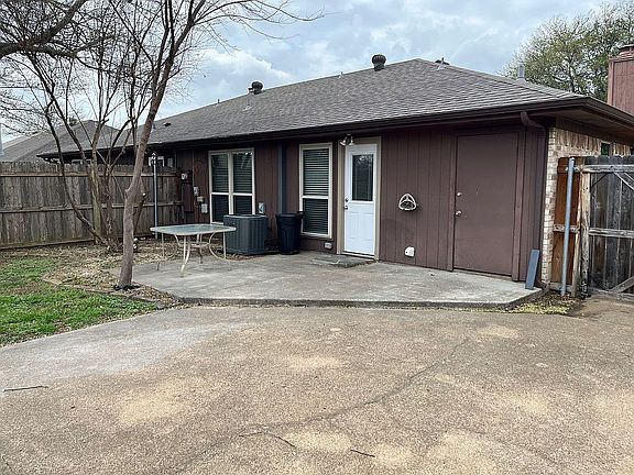 2nd image of 816 Rock Creek Dr