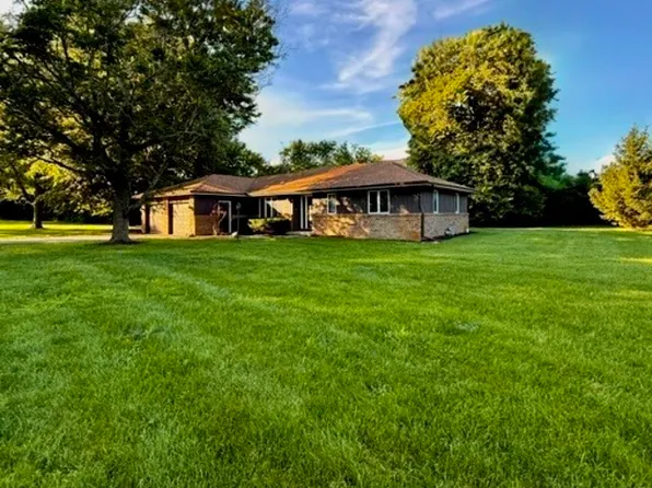 1106 E Pearl Dr, Mahomet, IL 61853