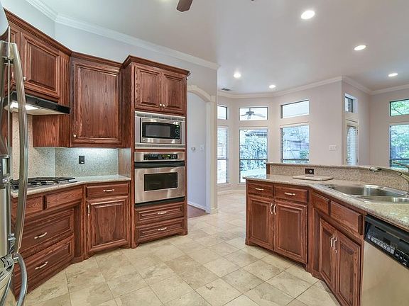3rd image of 710 Glen Abbey Dr