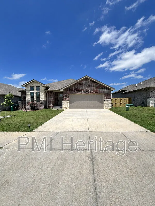 3 bed, 2.0 bath, 1741 sqft, $1,850 — Photo 1