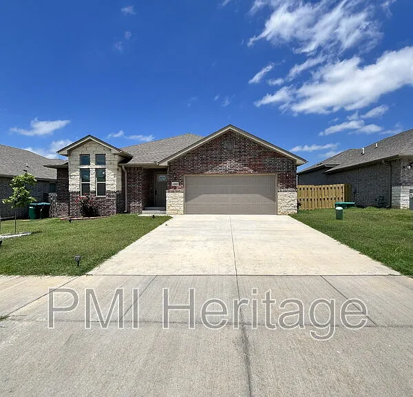2060 Periwinkle Pl — Photo 1