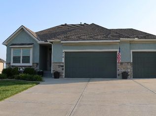 916 Savannah Dr, Greenwood, MO 64034