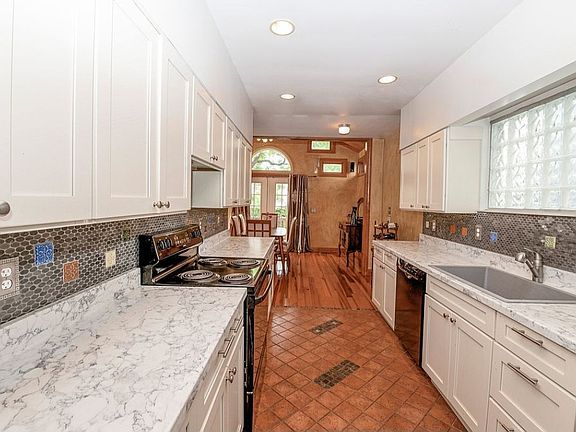 5th image of 2712 Atlantic Ave