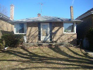1st image of 2827 N McVicker Ave