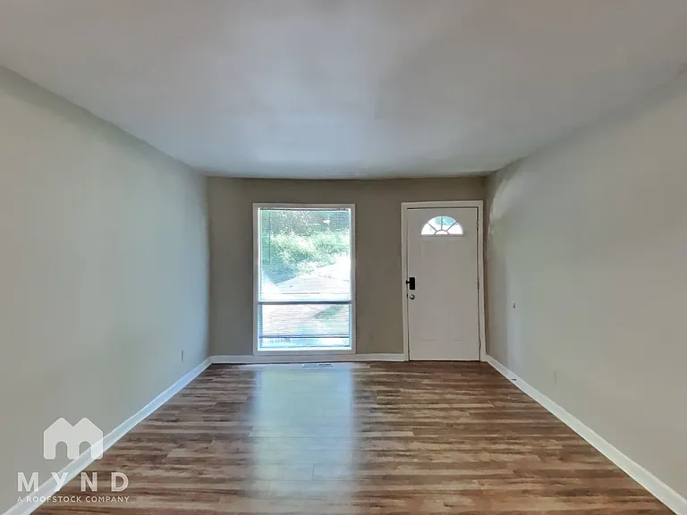 502 Fairlane Cir NW — Photo 6
