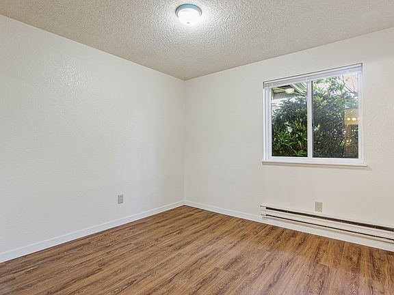 5th image of 2441 I St NE APT B