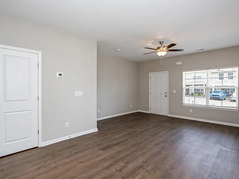 106 Kathryn Ct — Photo 8
