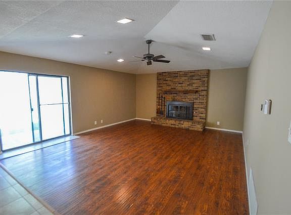 5th image of 2712 Cordova Cir
