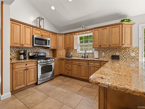 2nd image of 634 Myrtle Avenue