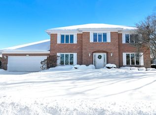 8517 Heather Dr, Burr Ridge, IL 60527