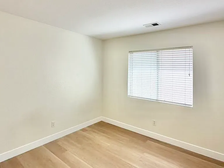 1209 Madrigal Ct — Photo 17