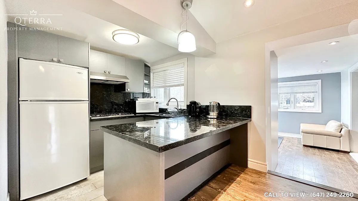 Building Photo - 13854 Bathurst St #1