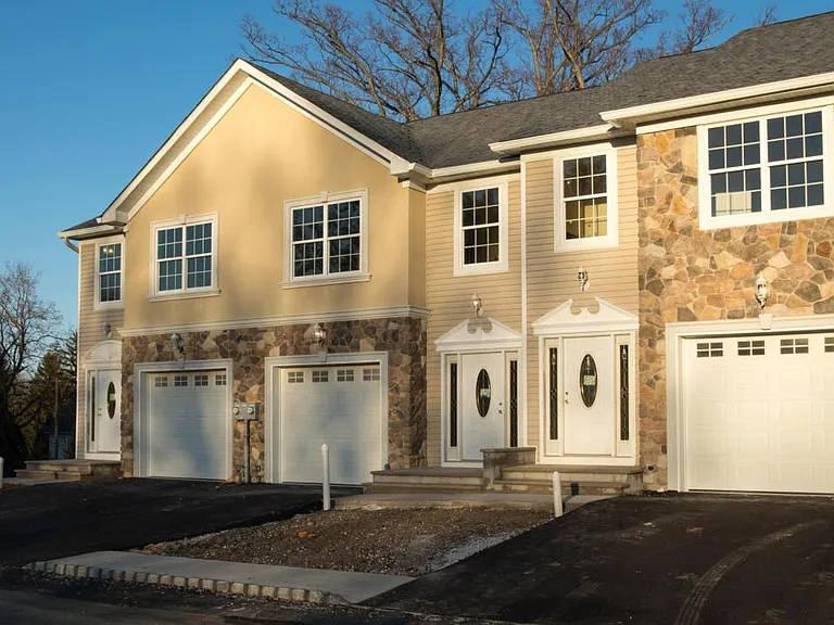 8 Miners Ln — Photo 2